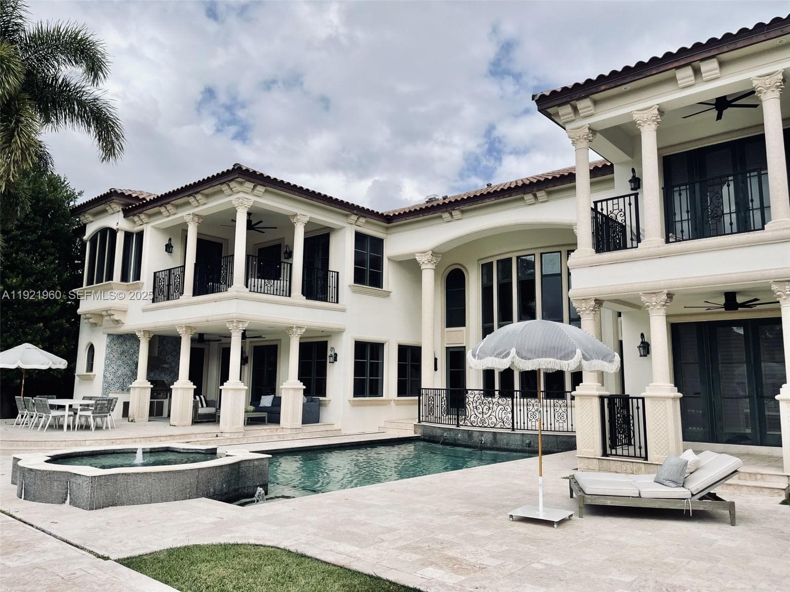 709 Isle of Palms Dr