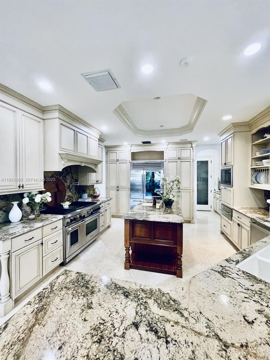 709 Isle of Palms Dr