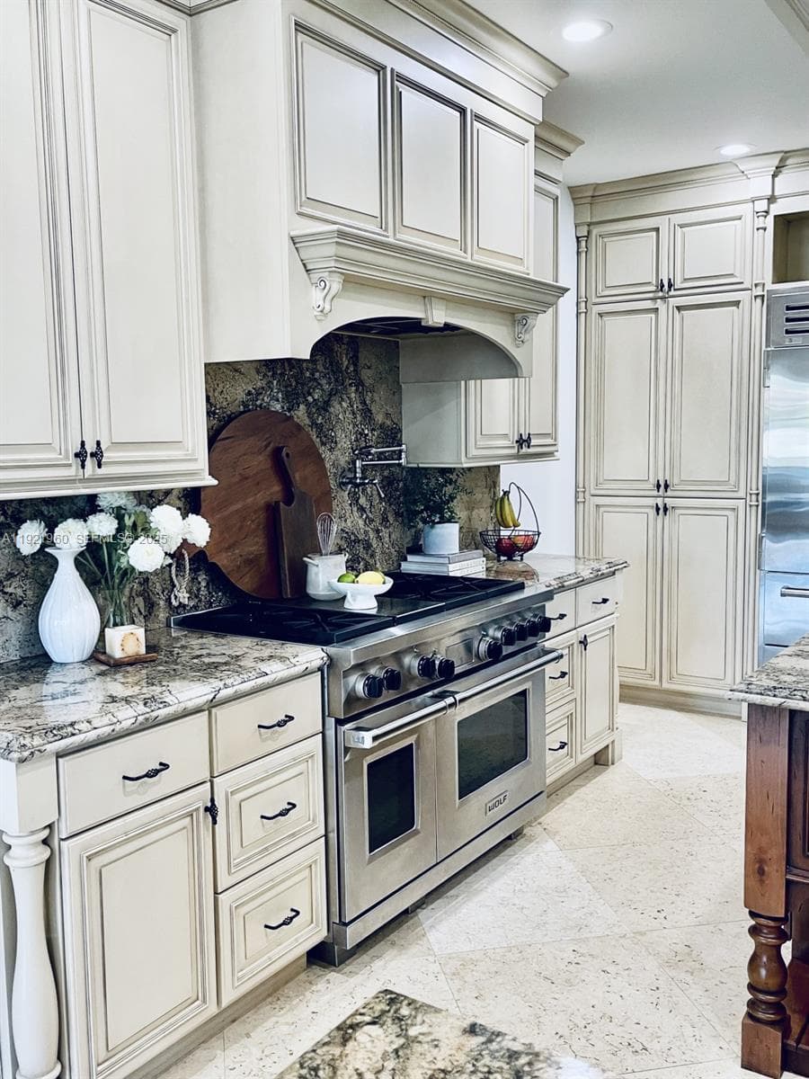709 Isle of Palms Dr
