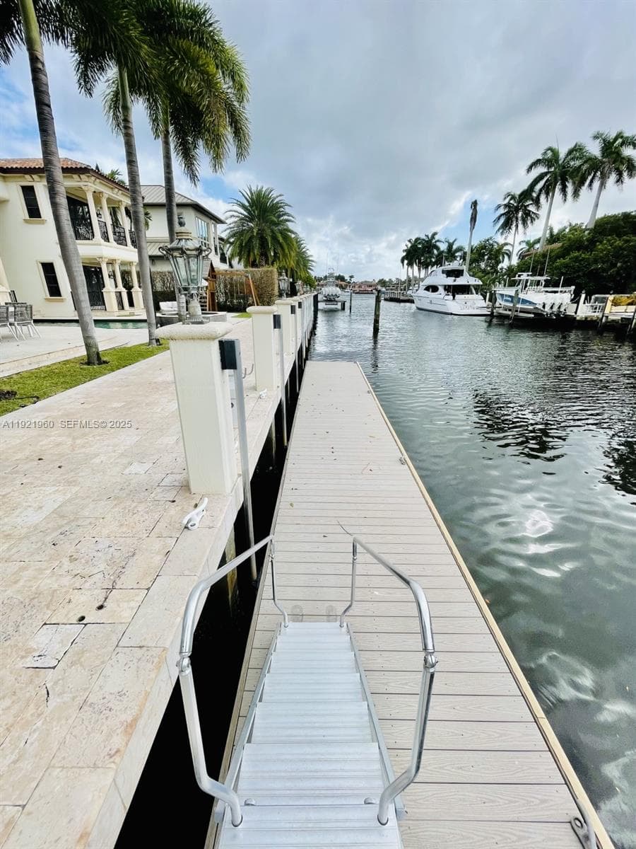 709 Isle of Palms Dr