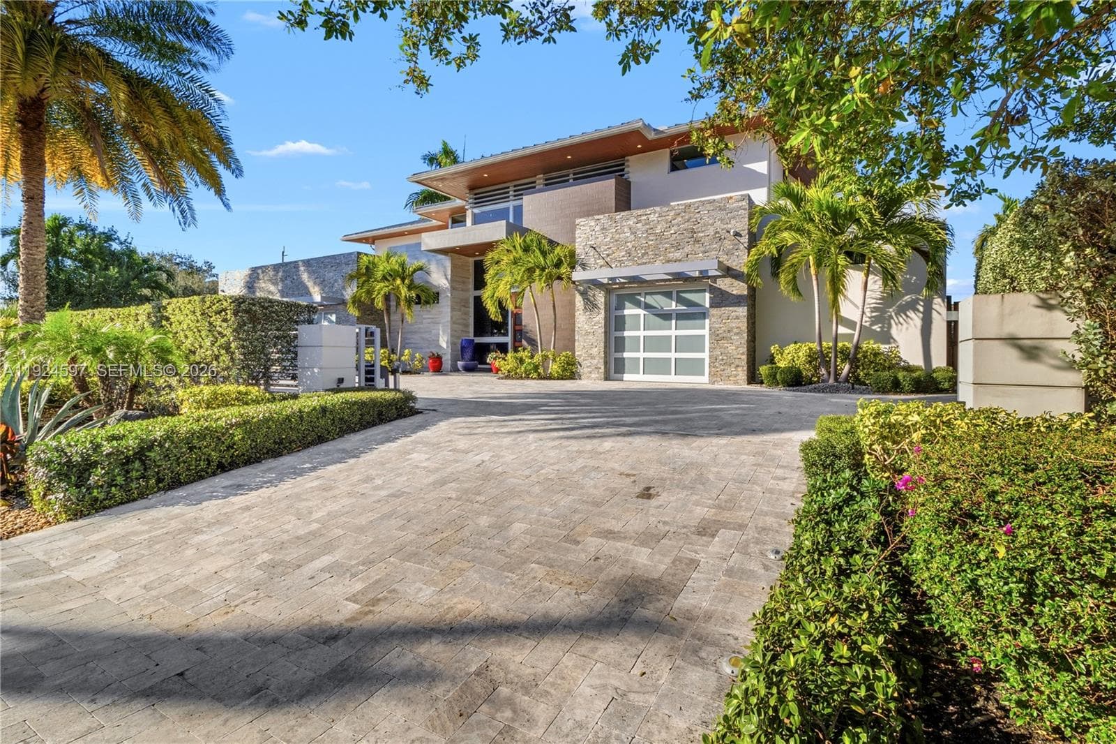 2809 NE 24th Pl