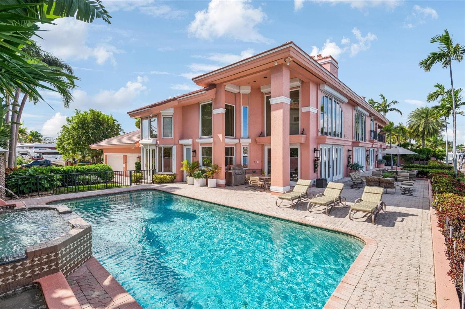 5 Isla Bahia Dr