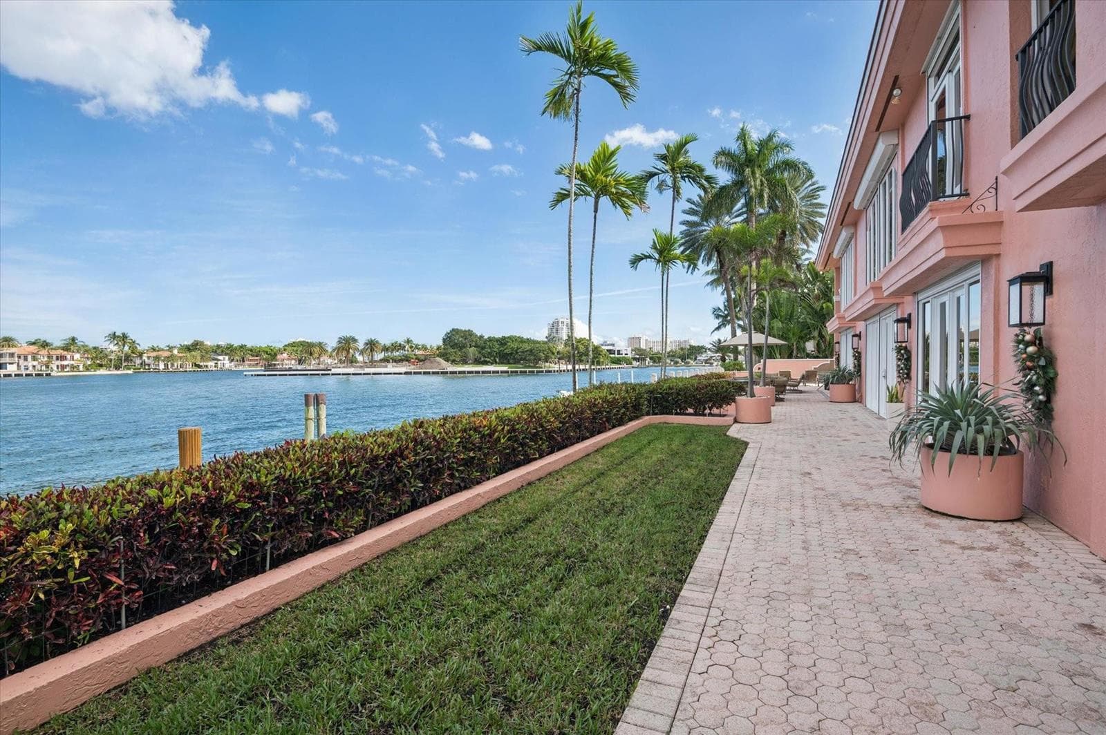 5 Isla Bahia Dr