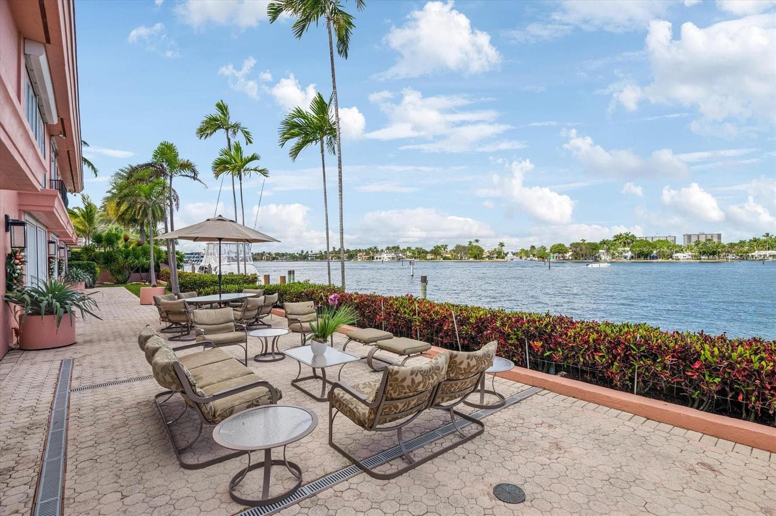 5 Isla Bahia Dr