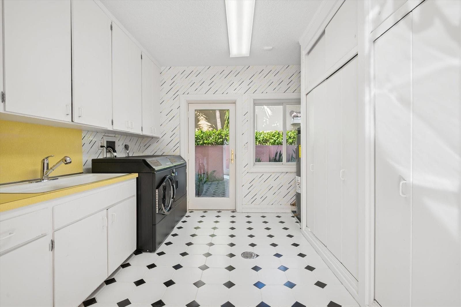 5 Isla Bahia Dr