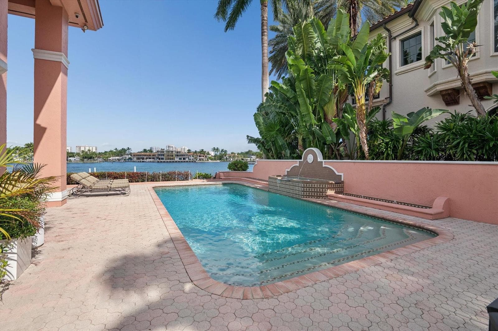 5 Isla Bahia Dr