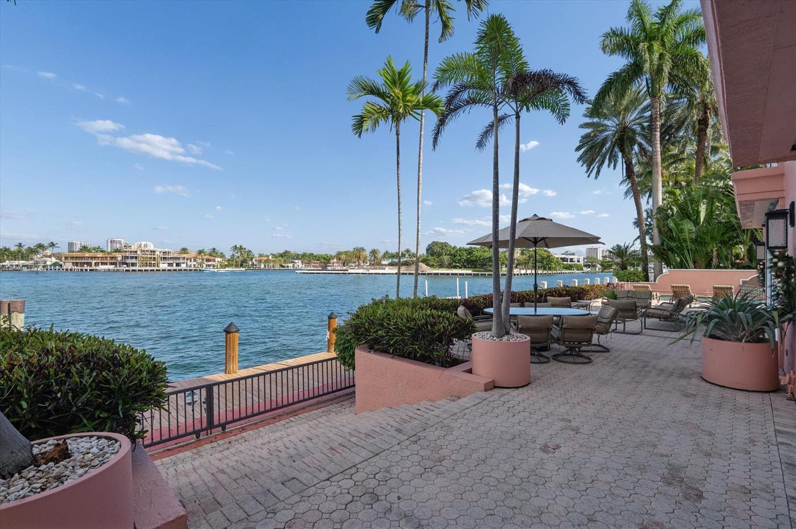 5 Isla Bahia Dr