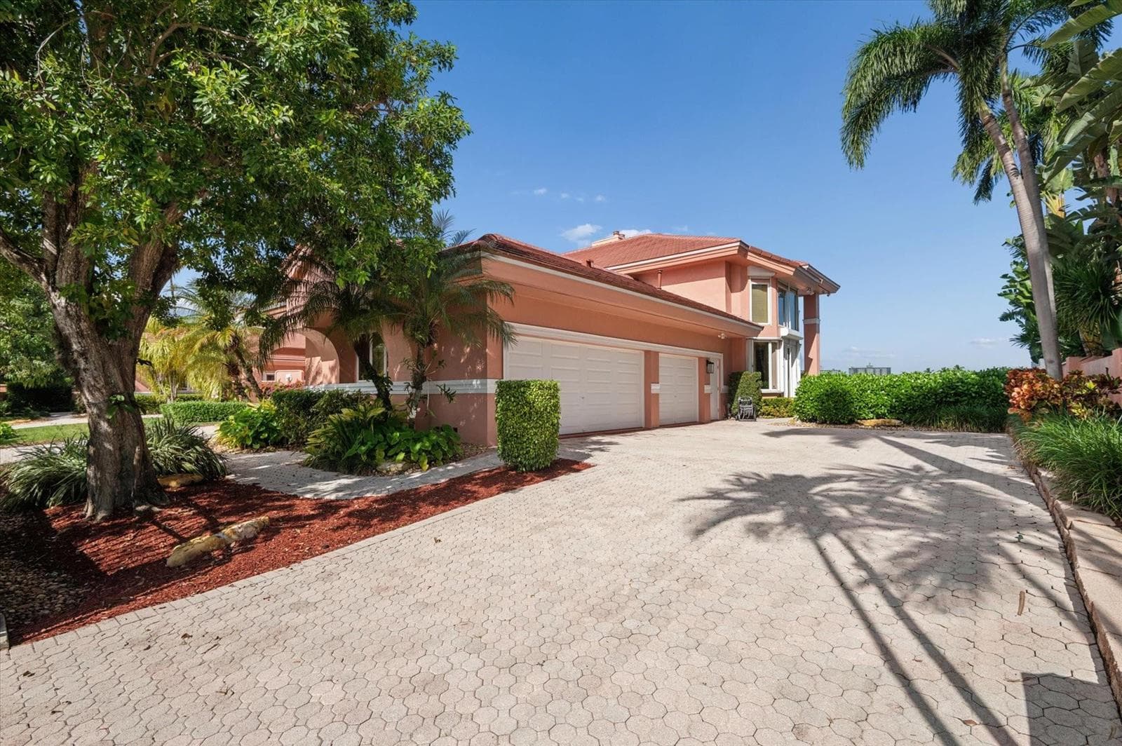 5 Isla Bahia Dr