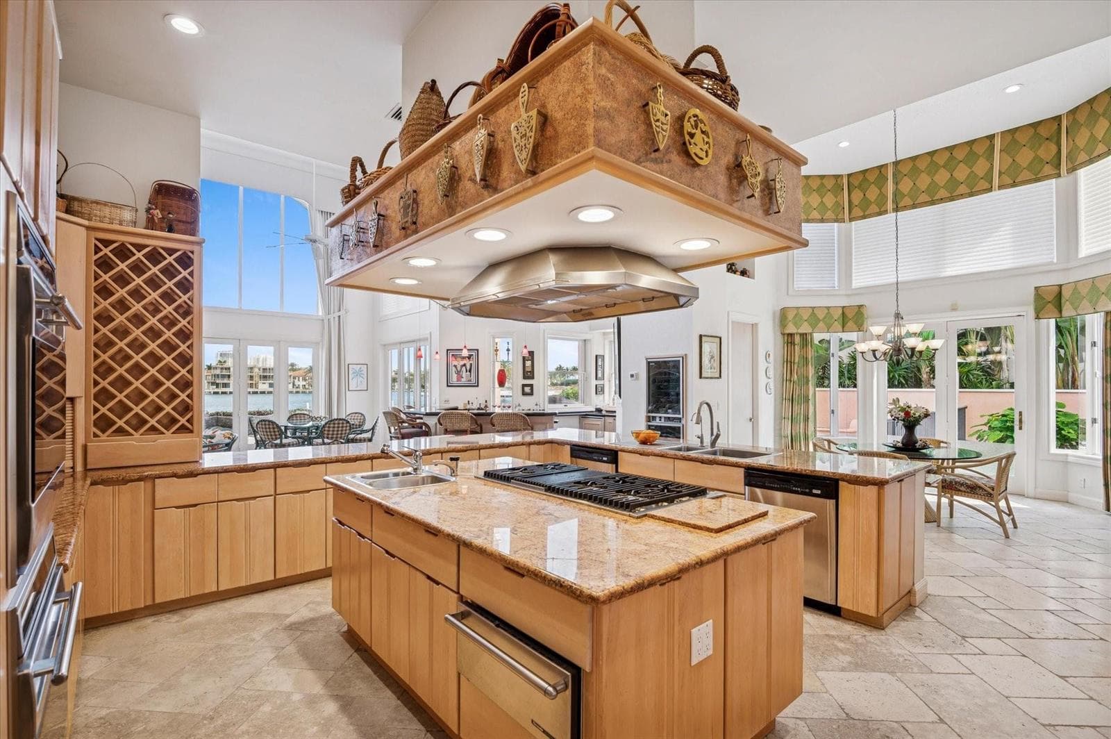 5 Isla Bahia Dr