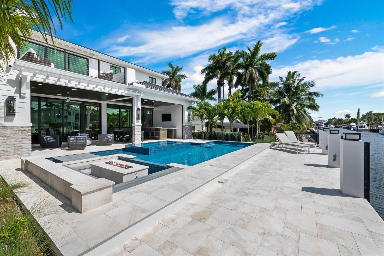 319 Coconut Isle Dr