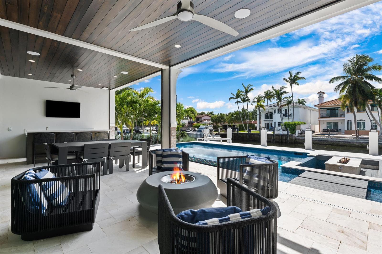 319 Coconut Isle Dr