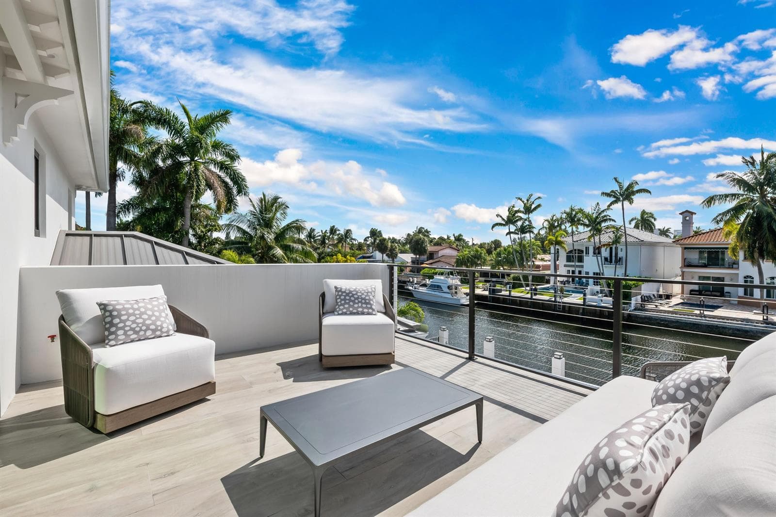 319 Coconut Isle Dr