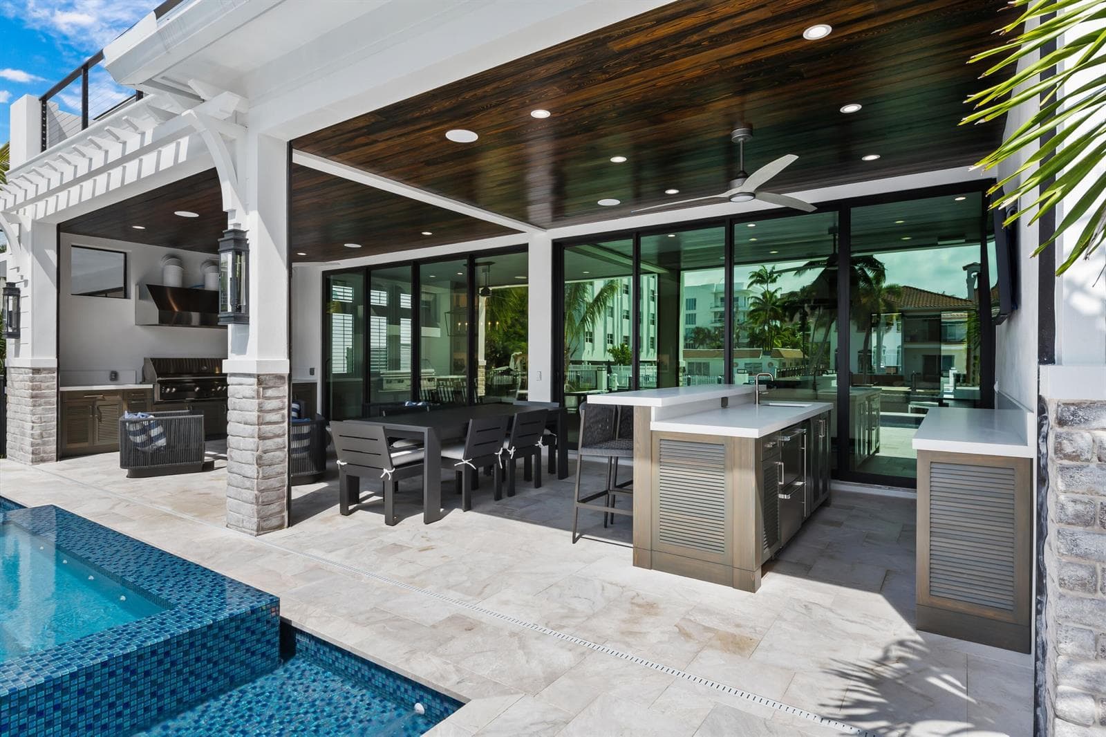 319 Coconut Isle Dr