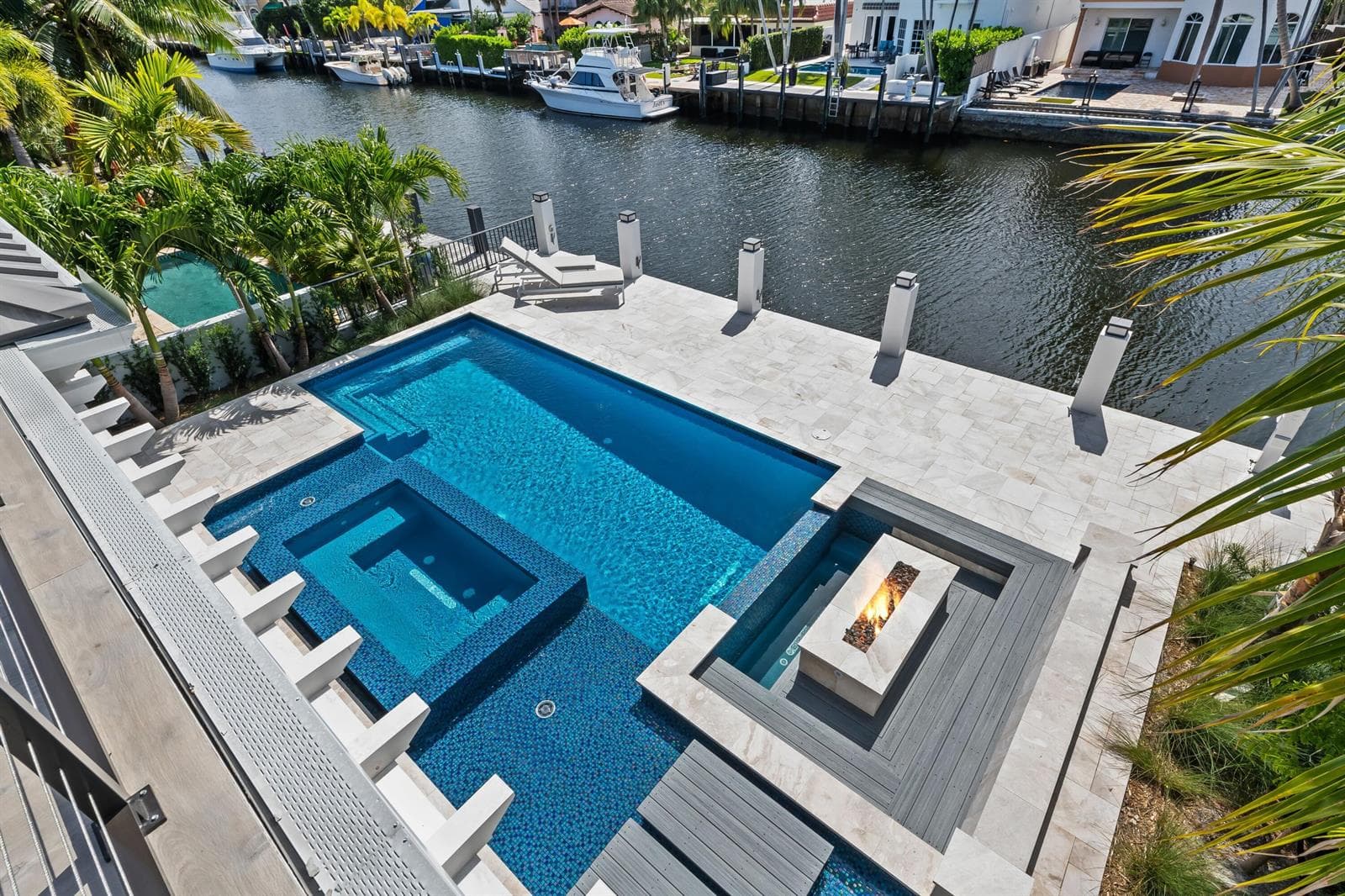 319 Coconut Isle Dr