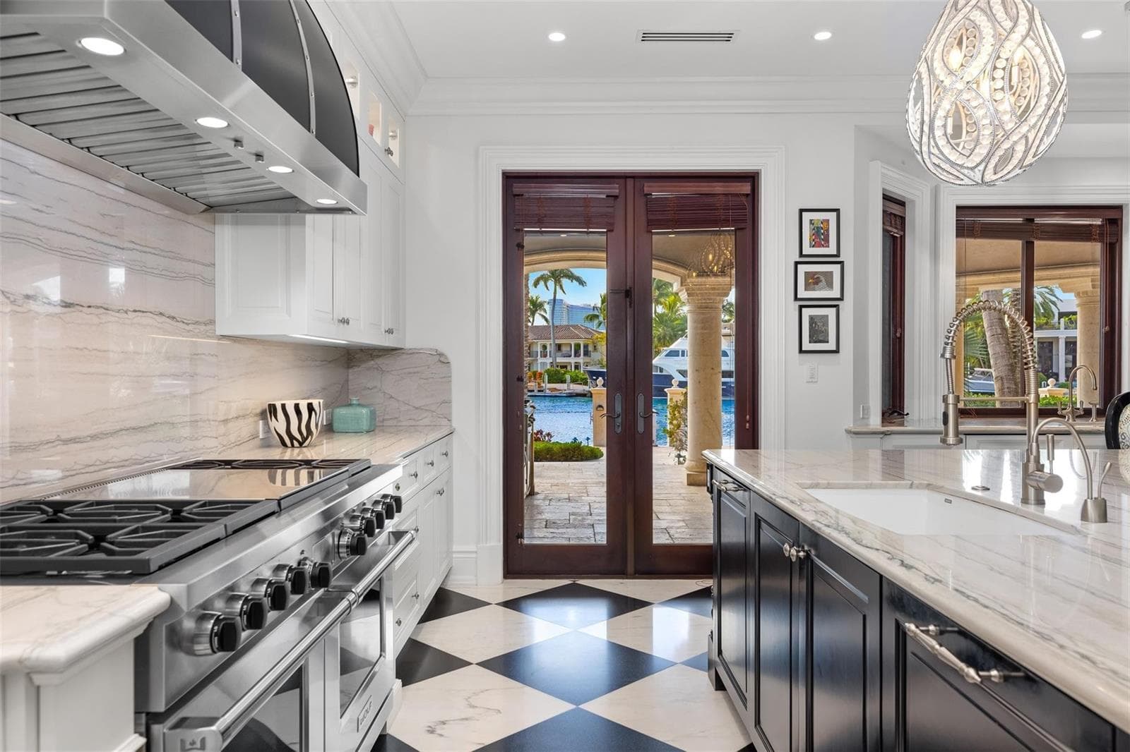 2430 Del Lago Dr