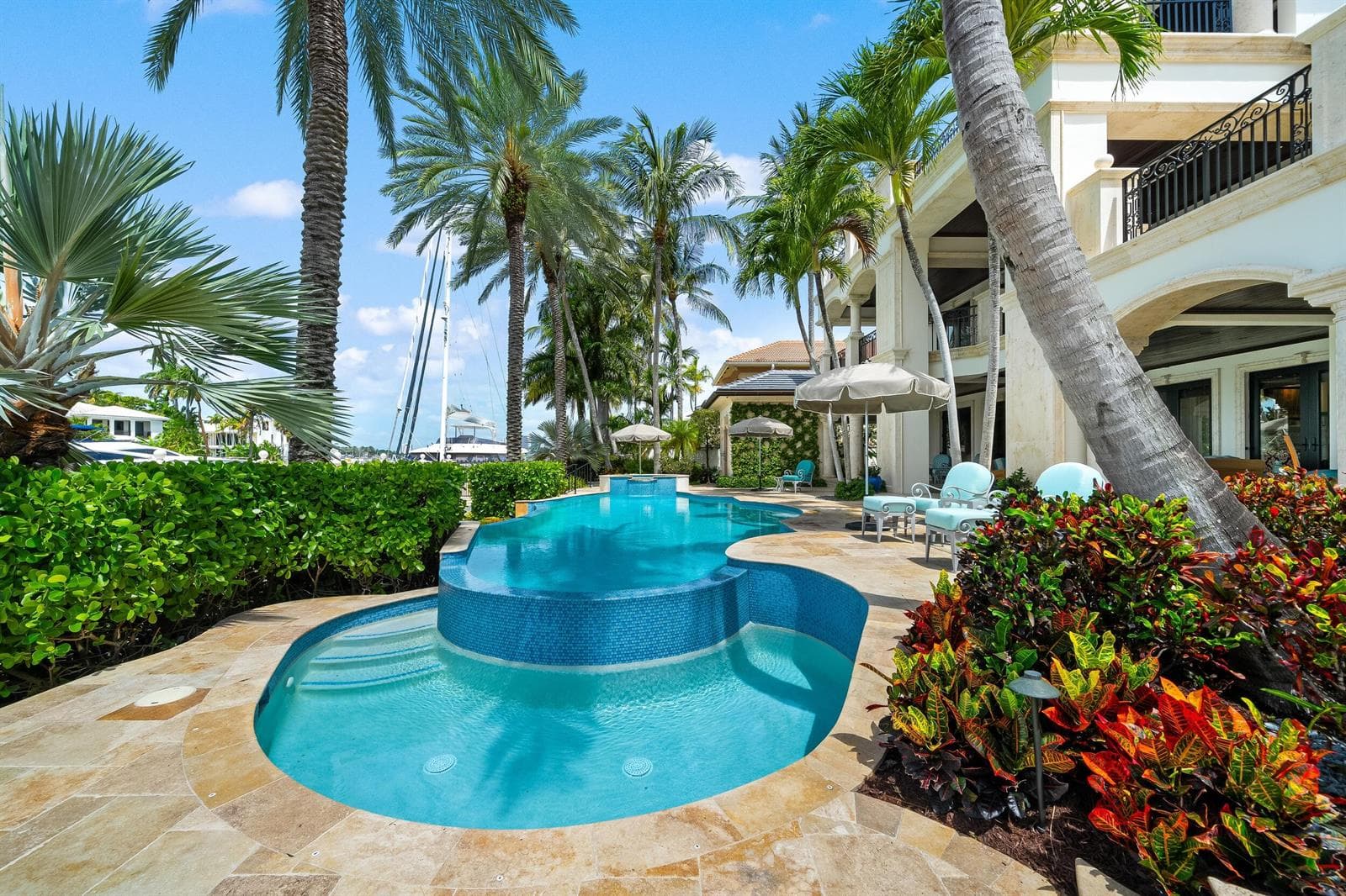 2430 Del Lago Dr