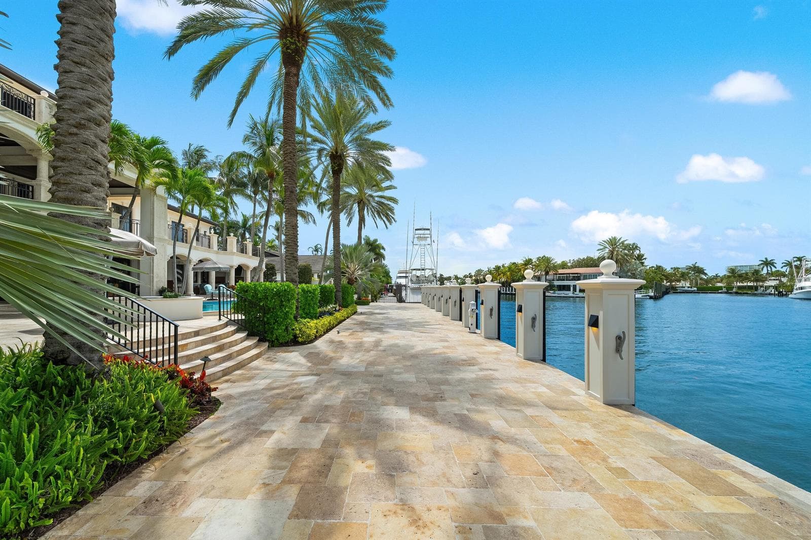 2430 Del Lago Dr