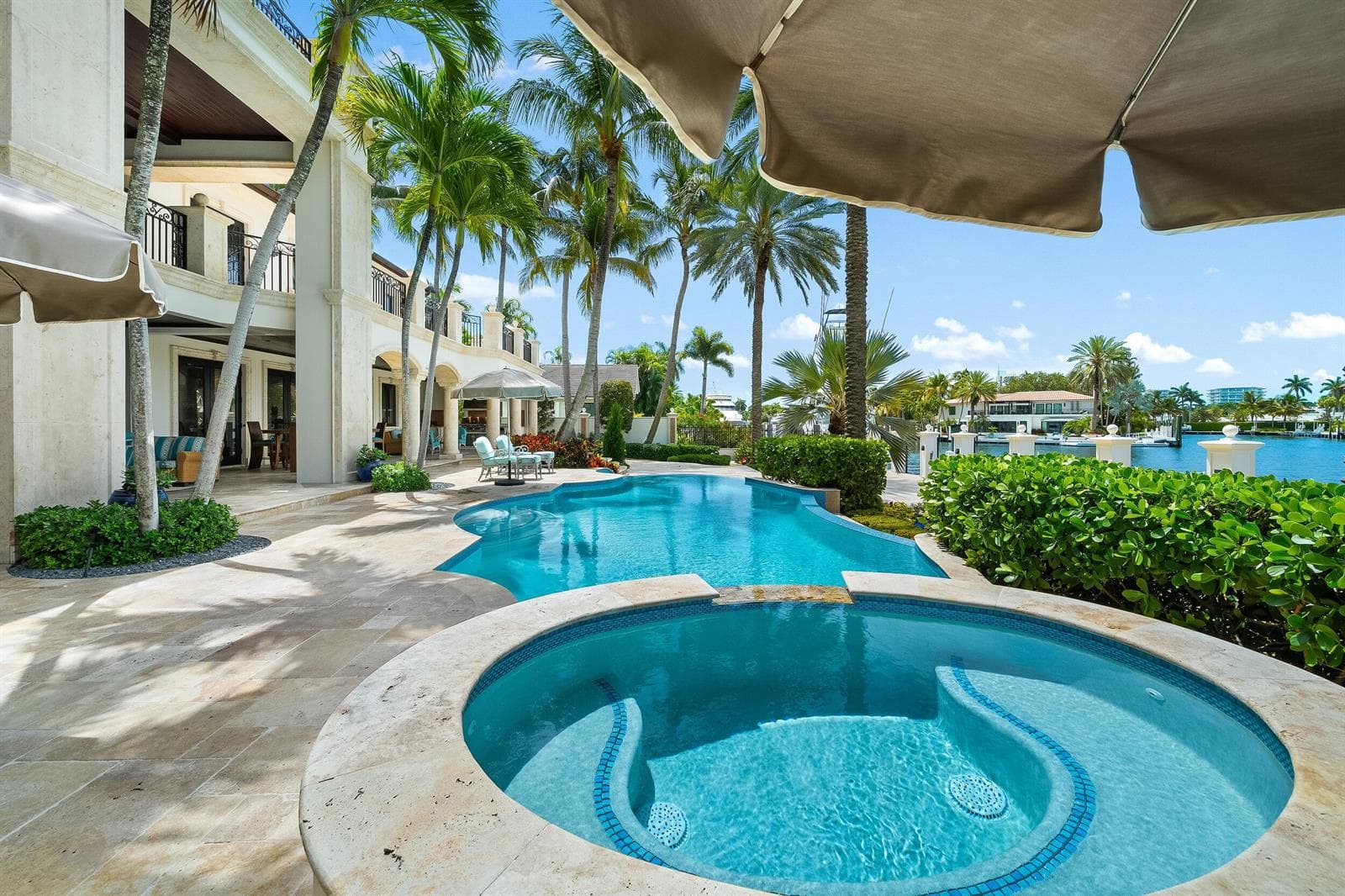 2430 Del Lago Dr