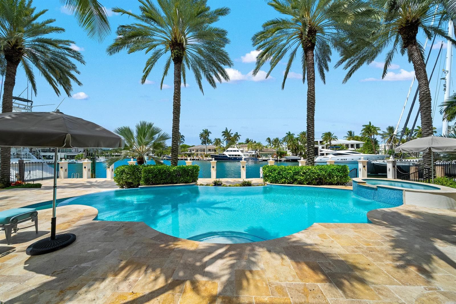 2430 Del Lago Dr