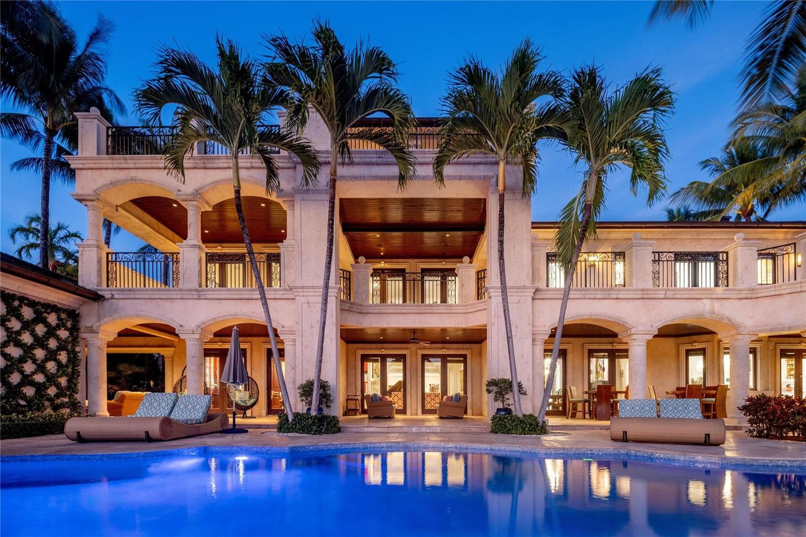 2430 Del Lago Dr