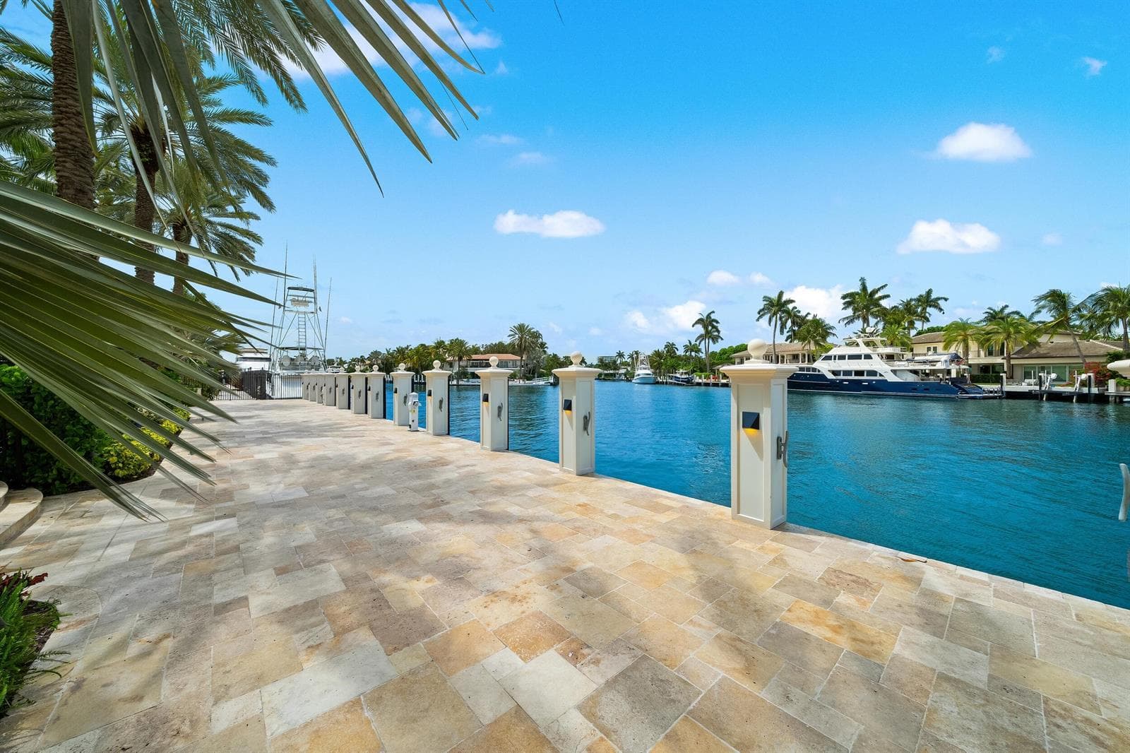 2430 Del Lago Dr