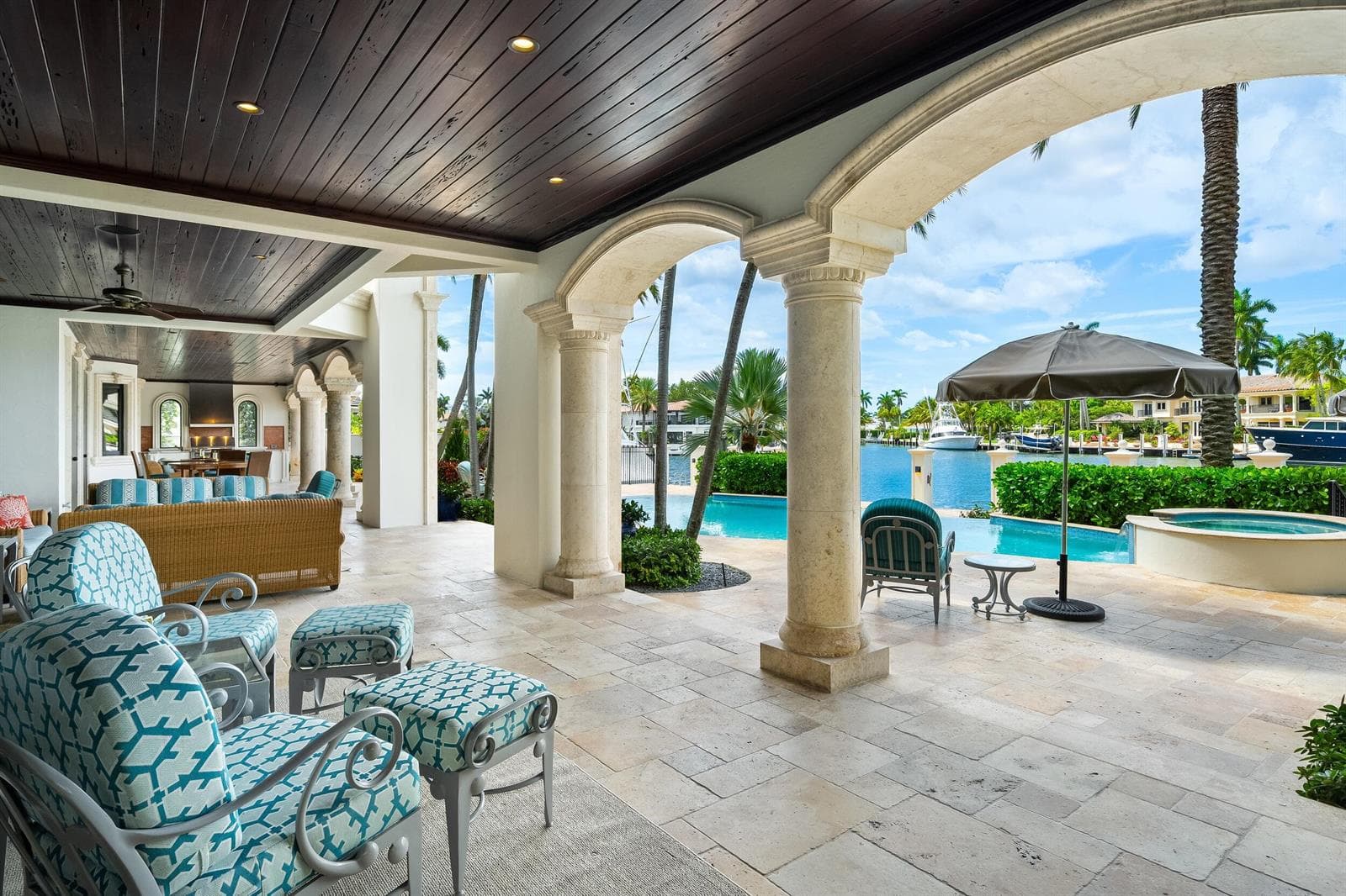 2430 Del Lago Dr