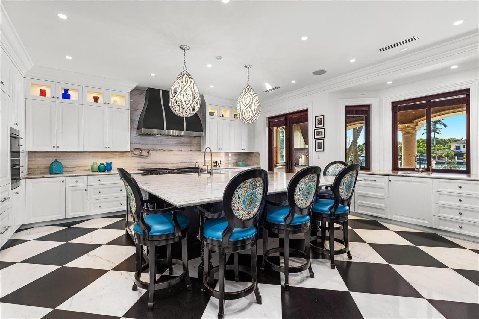2430 Del Lago Dr