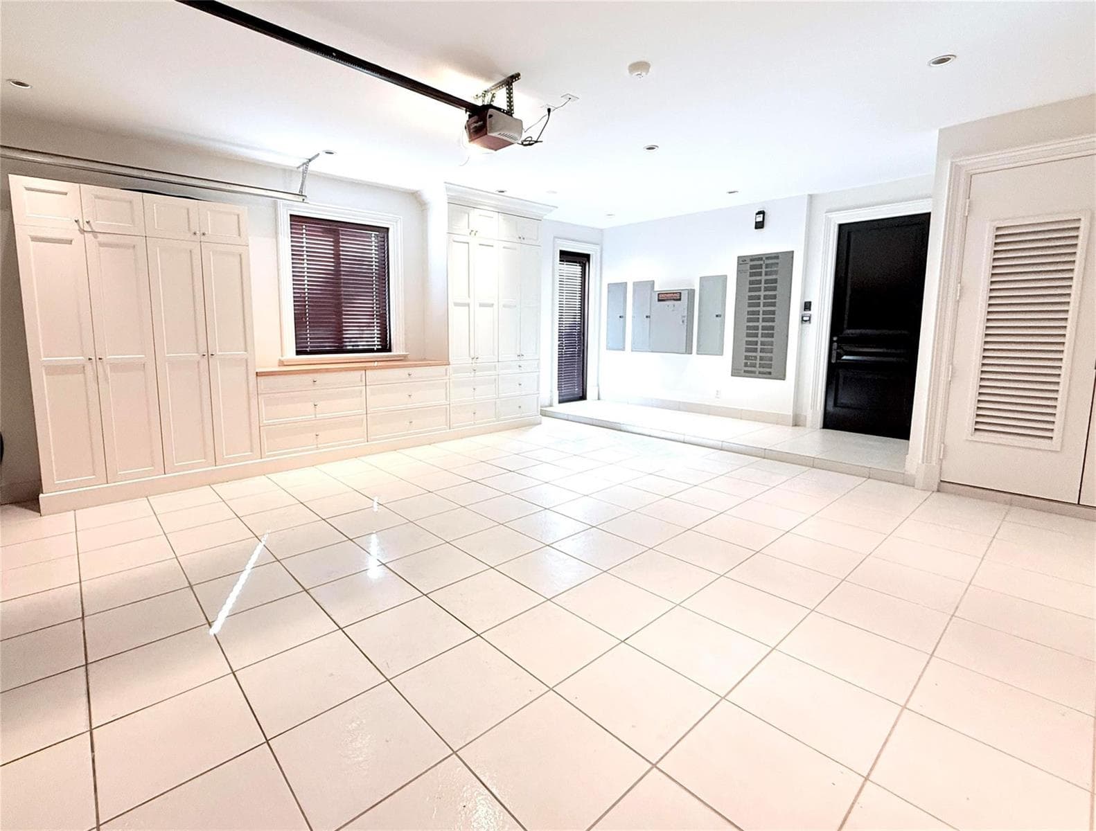 2430 Del Lago Dr