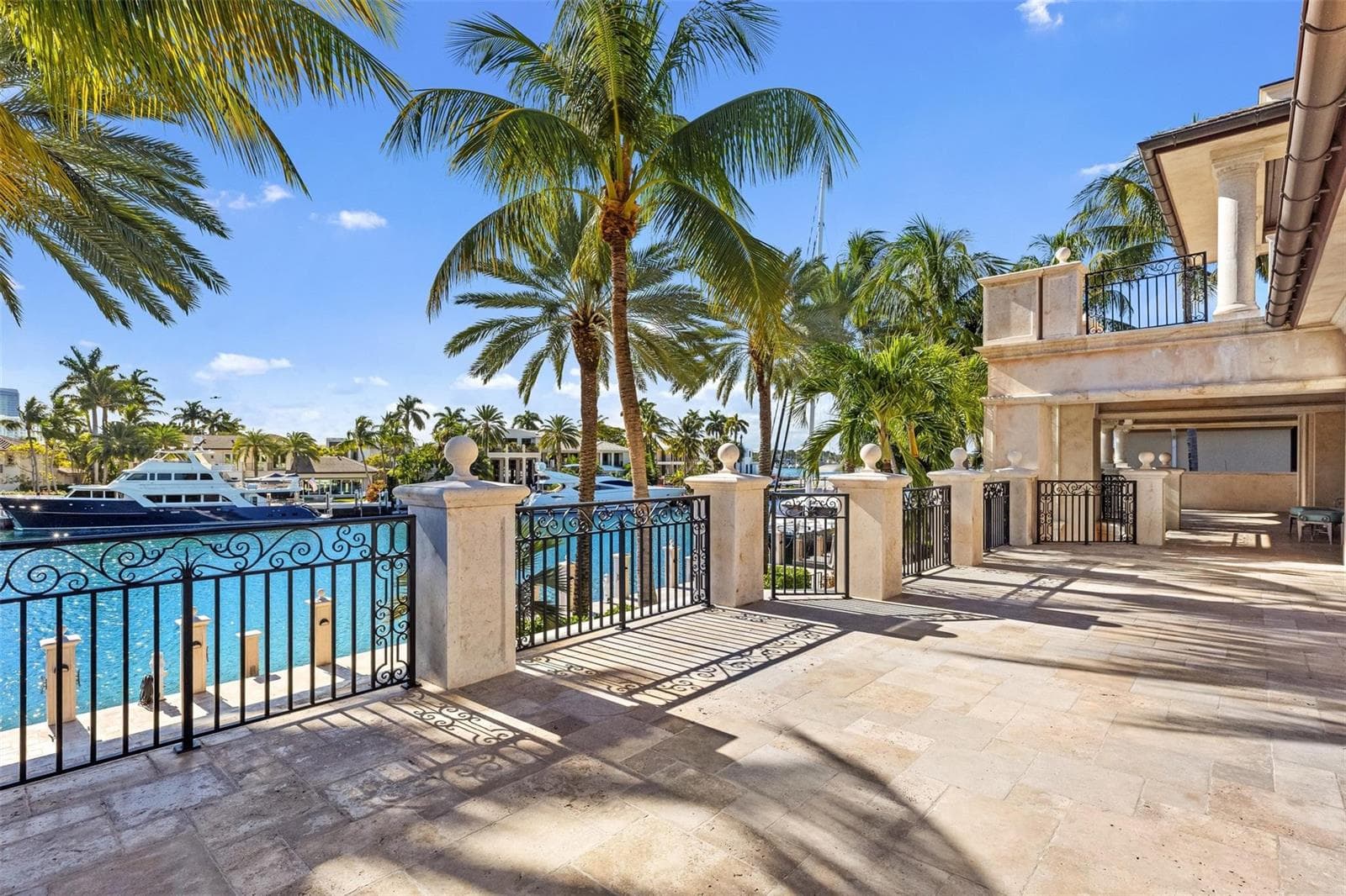 2430 Del Lago Dr