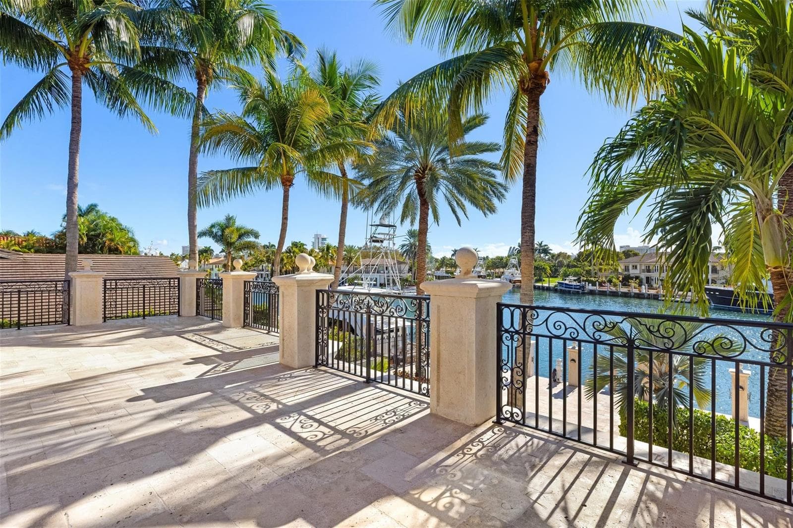 2430 Del Lago Dr