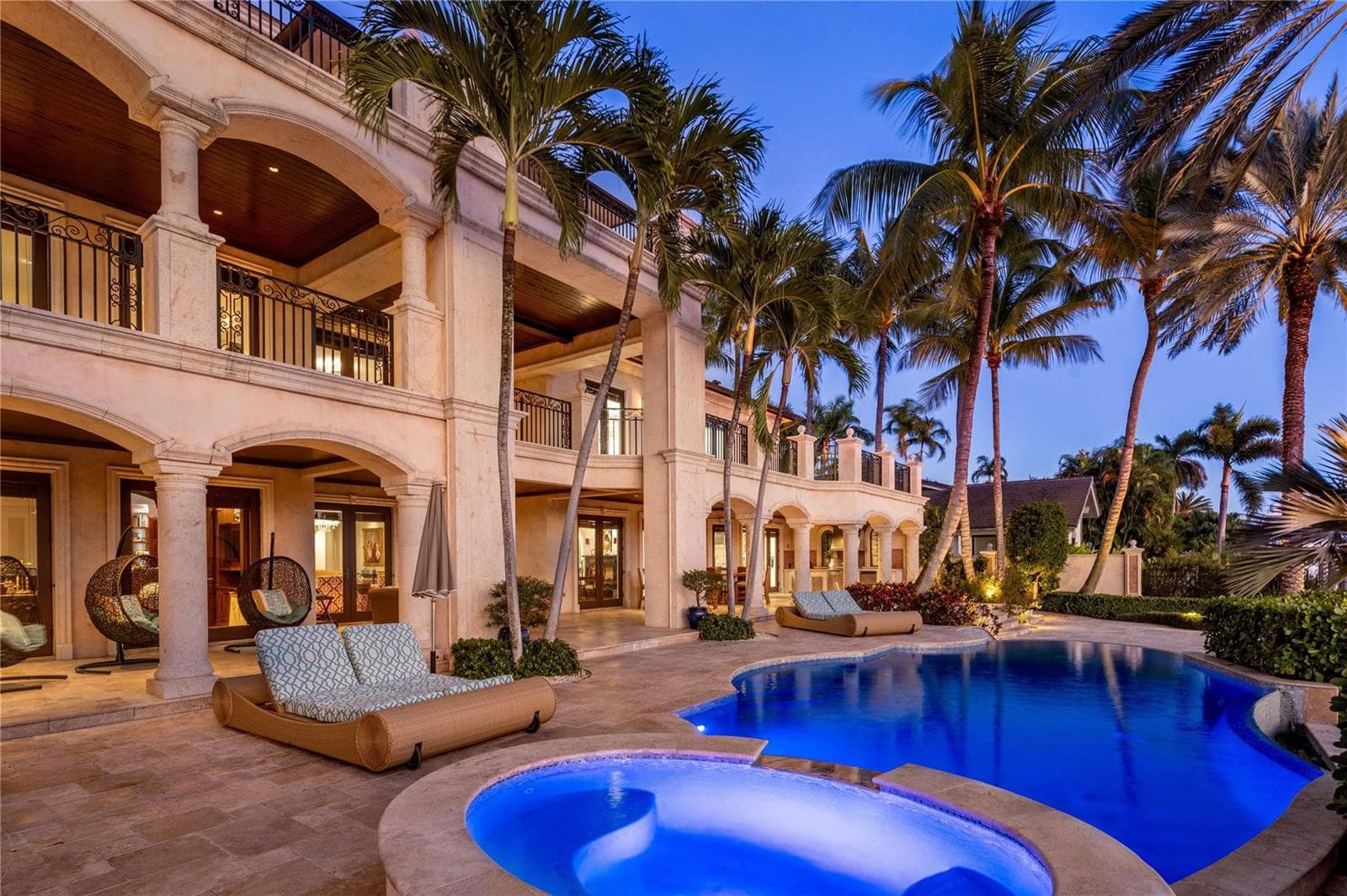 2430 Del Lago Dr