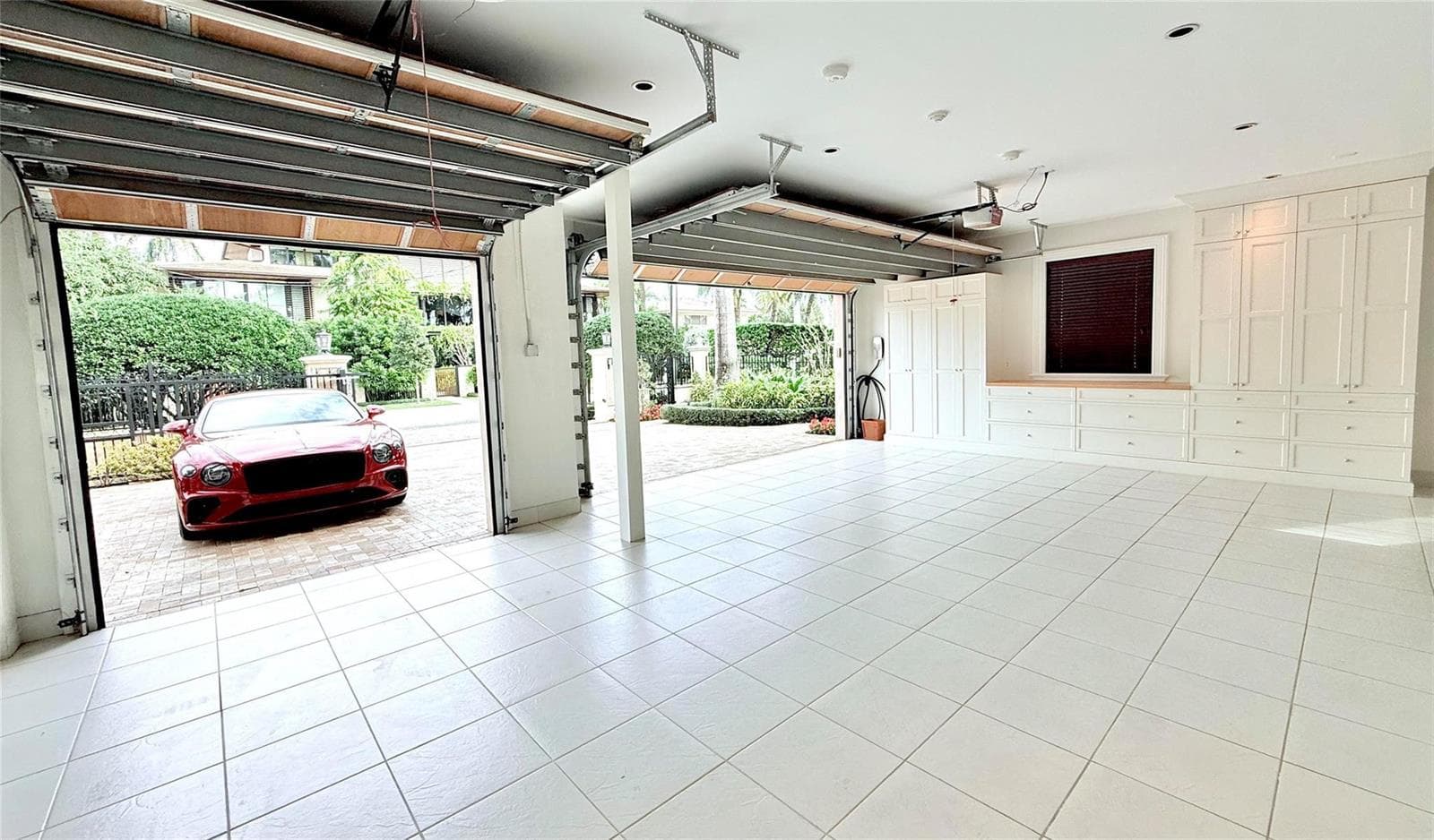 2430 Del Lago Dr