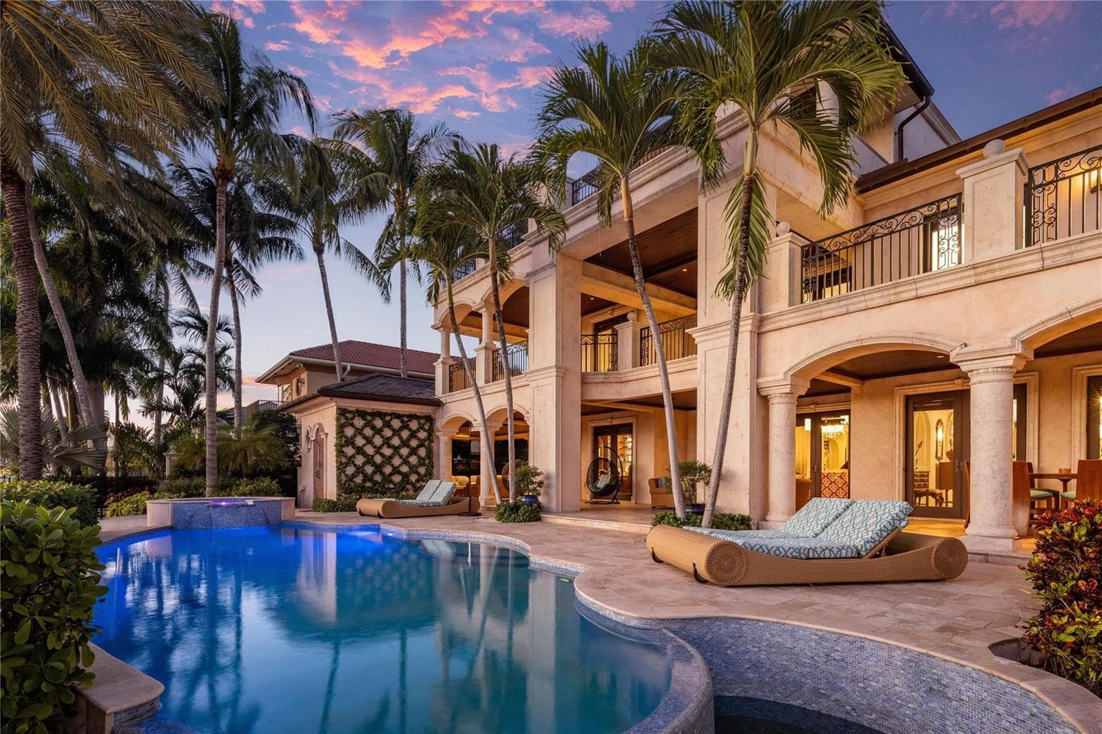2430 Del Lago Dr