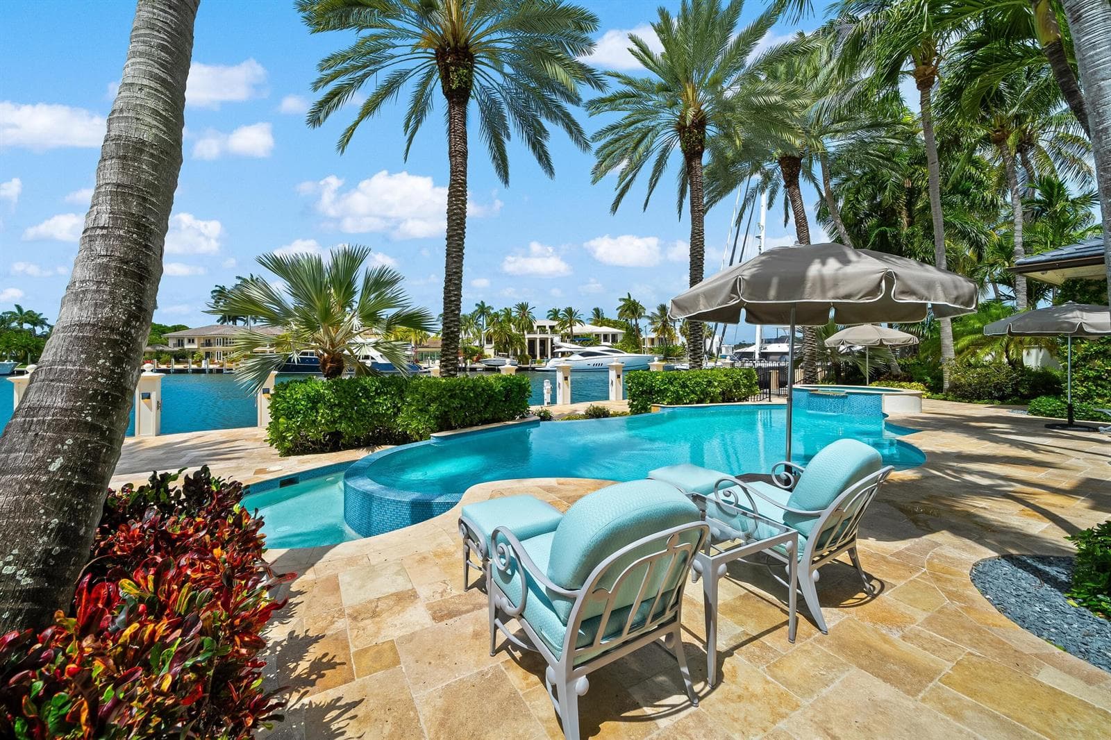 2430 Del Lago Dr