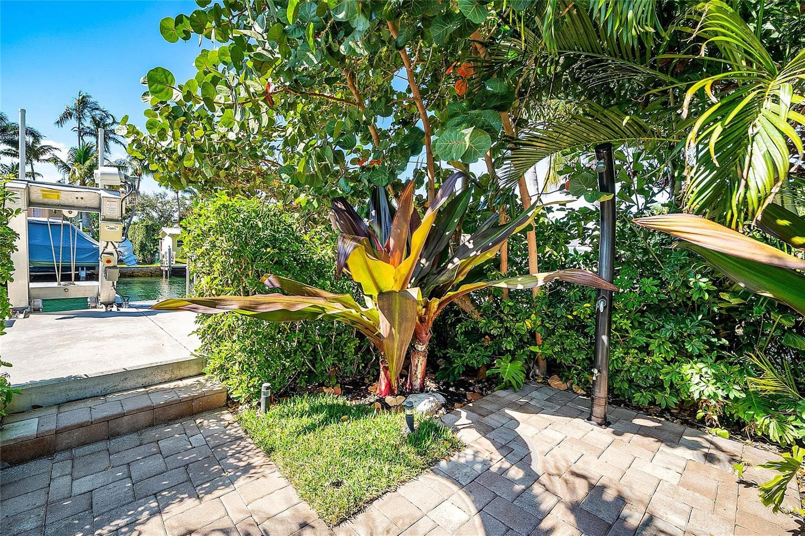 801 Solar Isle Dr