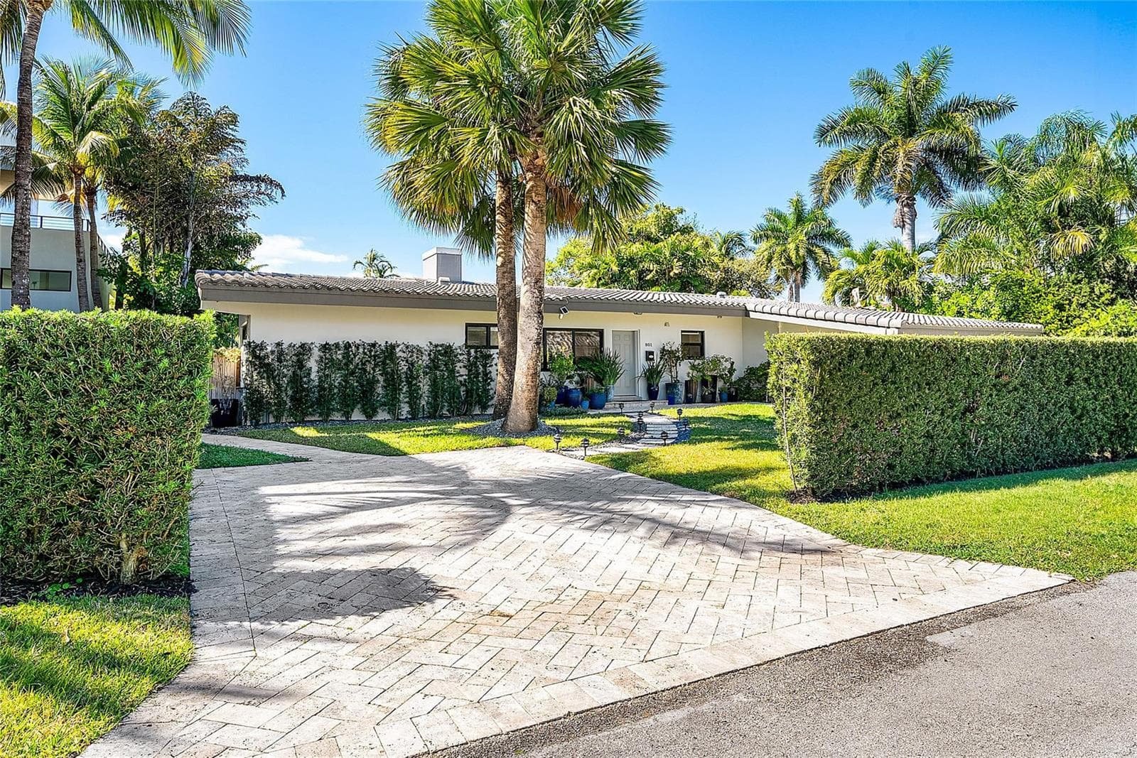 801 Solar Isle Dr