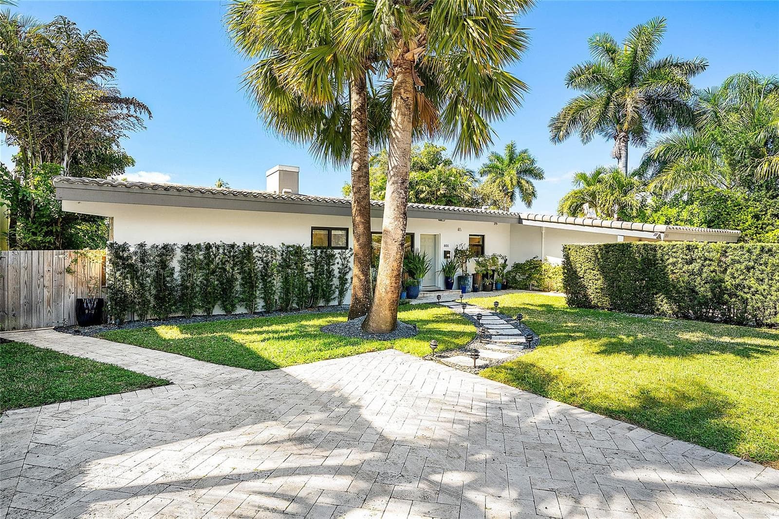 801 Solar Isle Dr