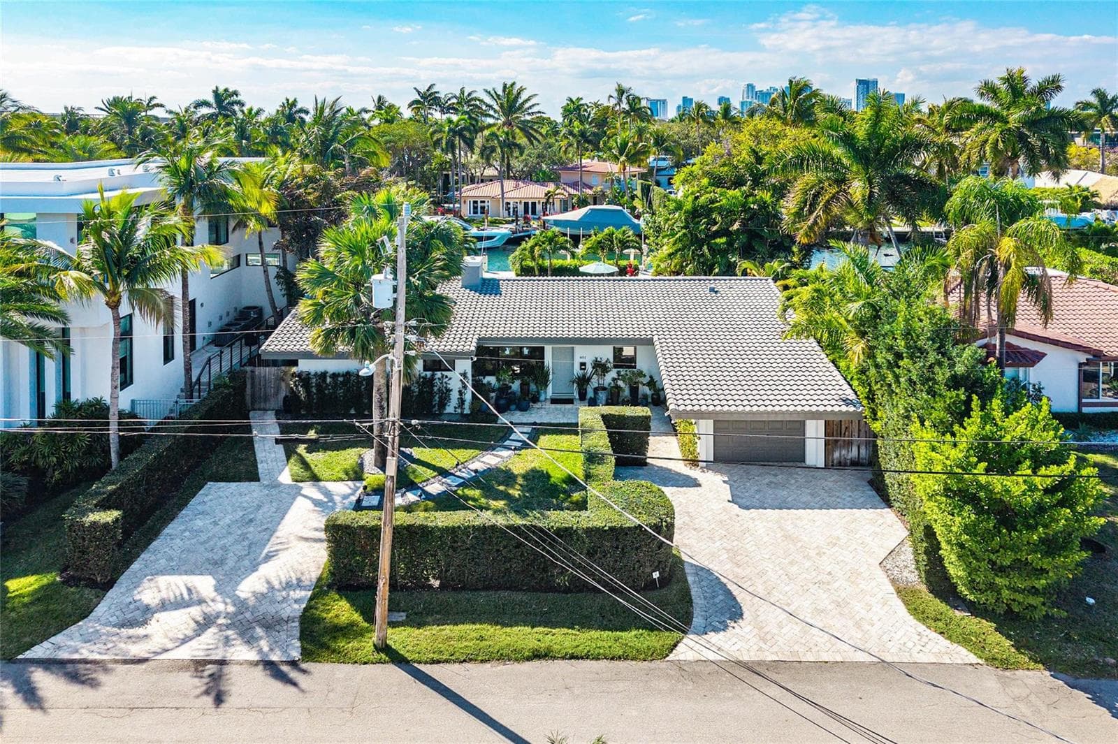 801 Solar Isle Dr