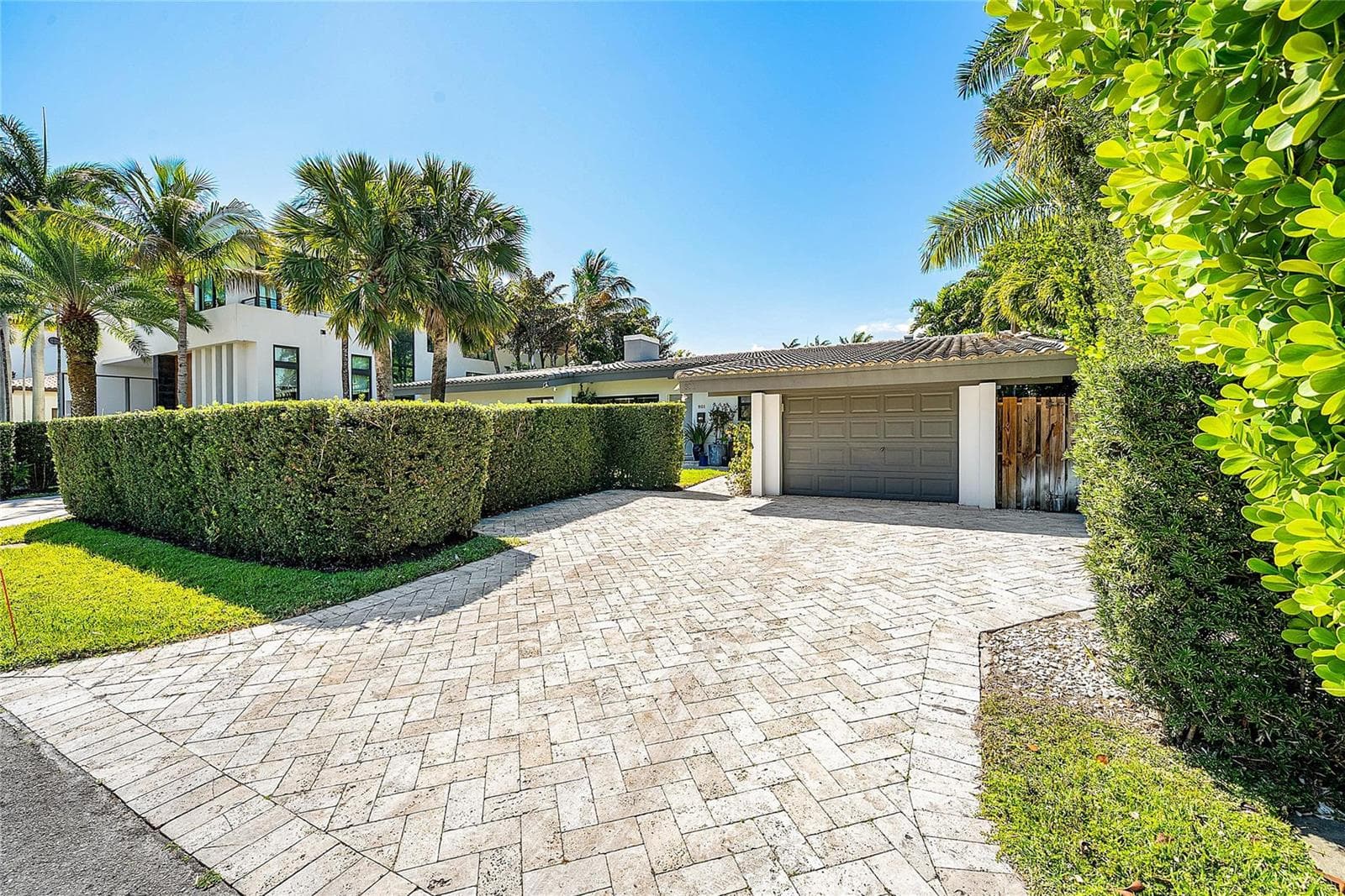 801 Solar Isle Dr