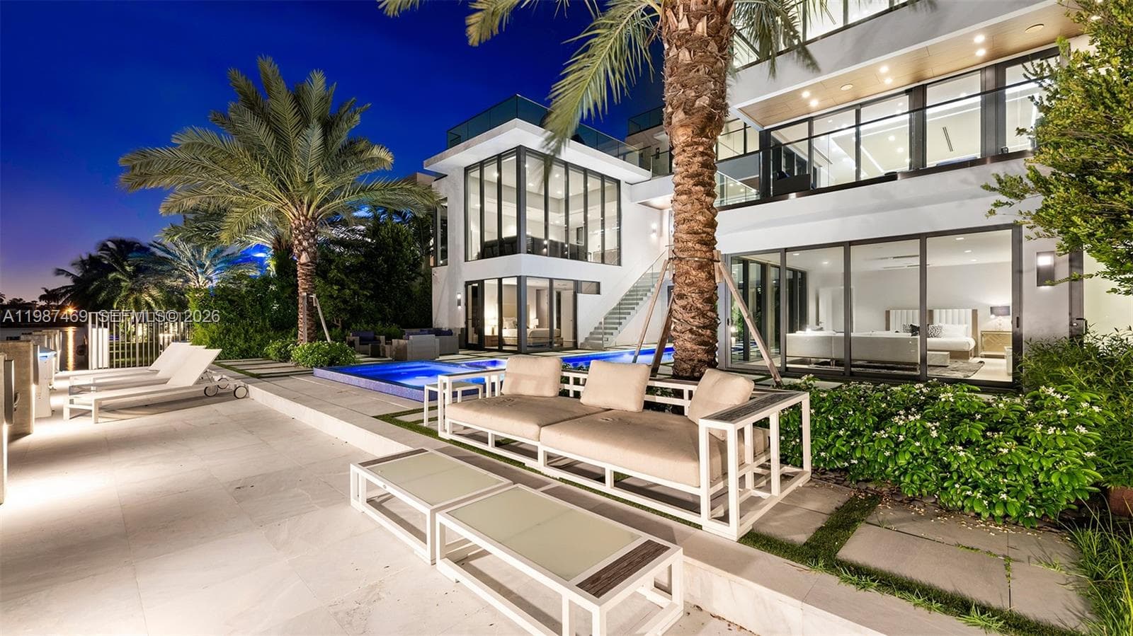 440 Mola Ave