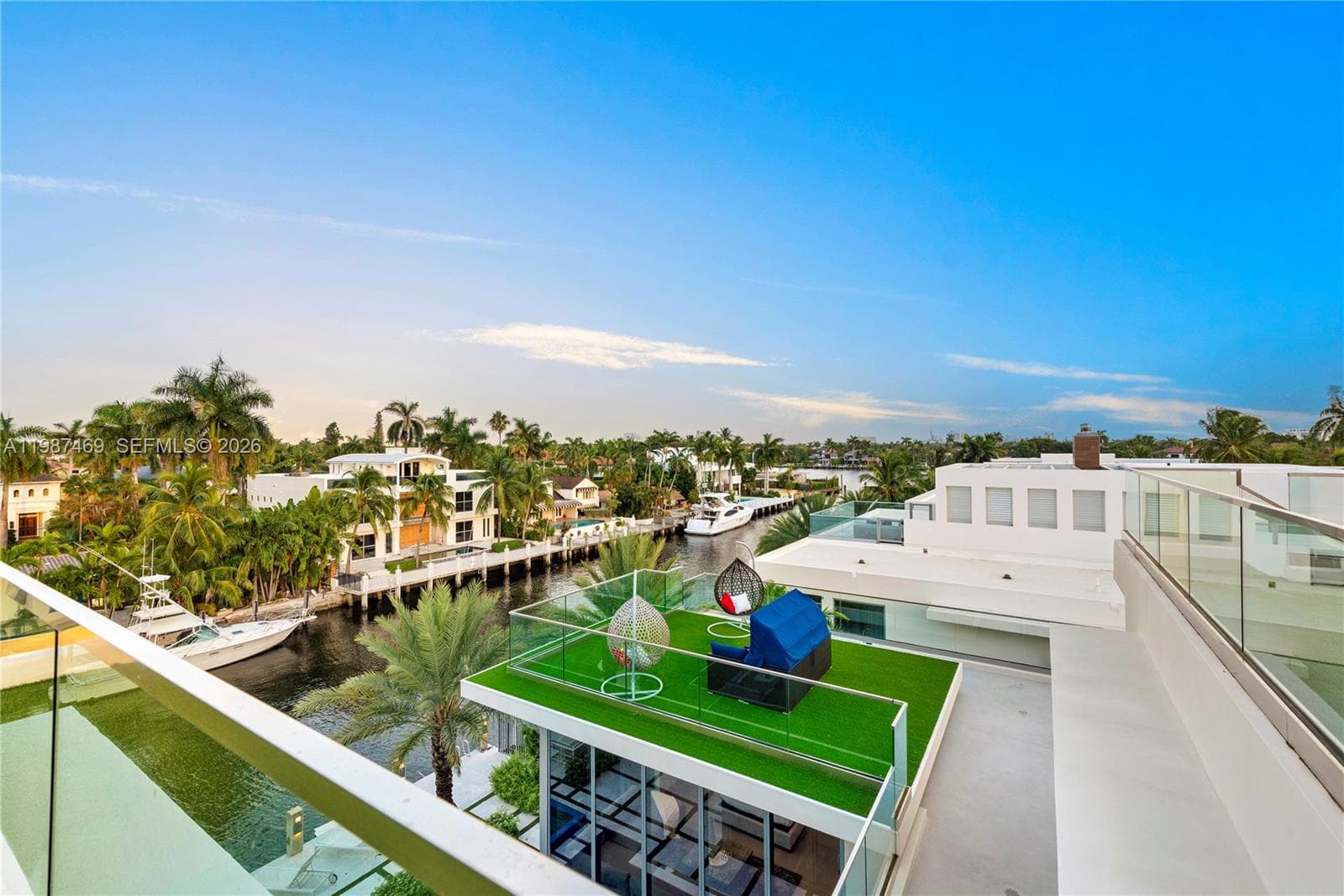 440 Mola Ave