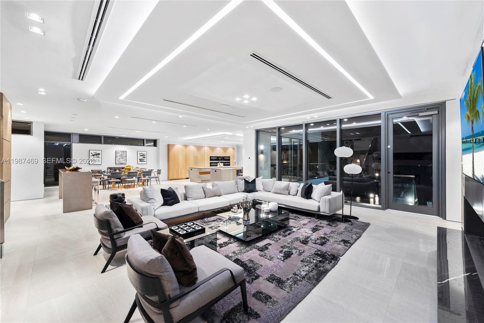 440 Mola Ave