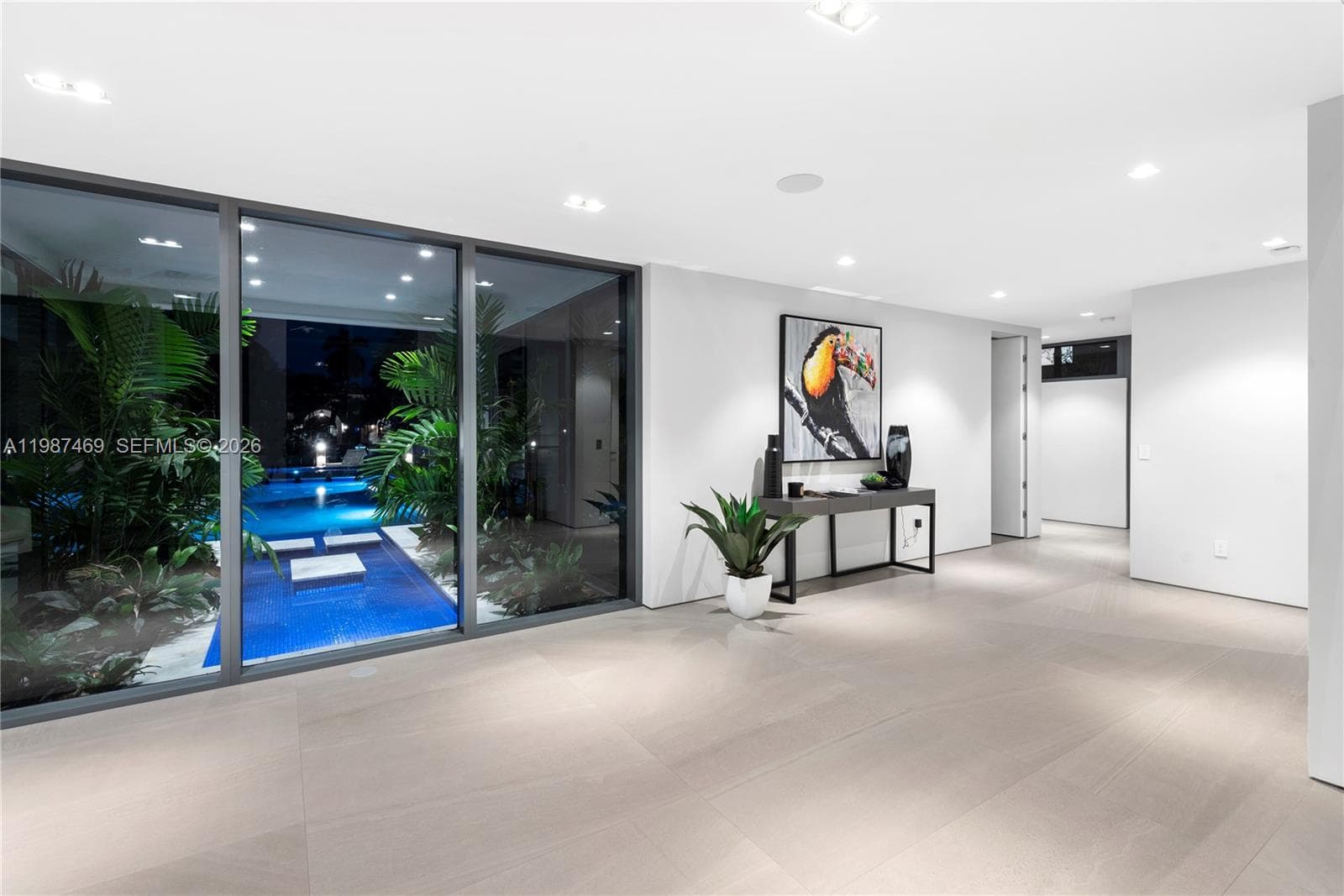 440 Mola Ave