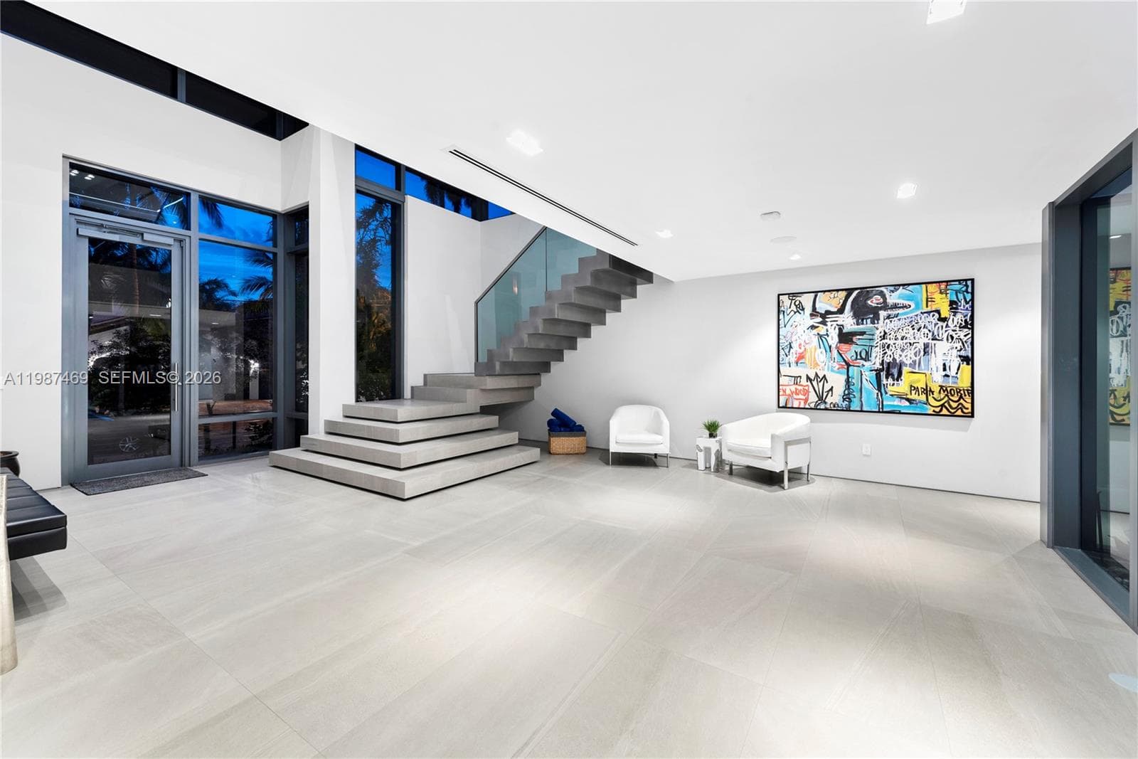 440 Mola Ave