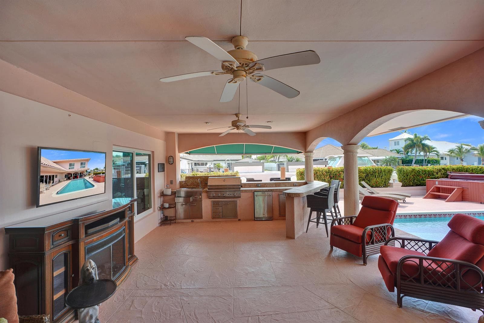 5530 Bayview Dr