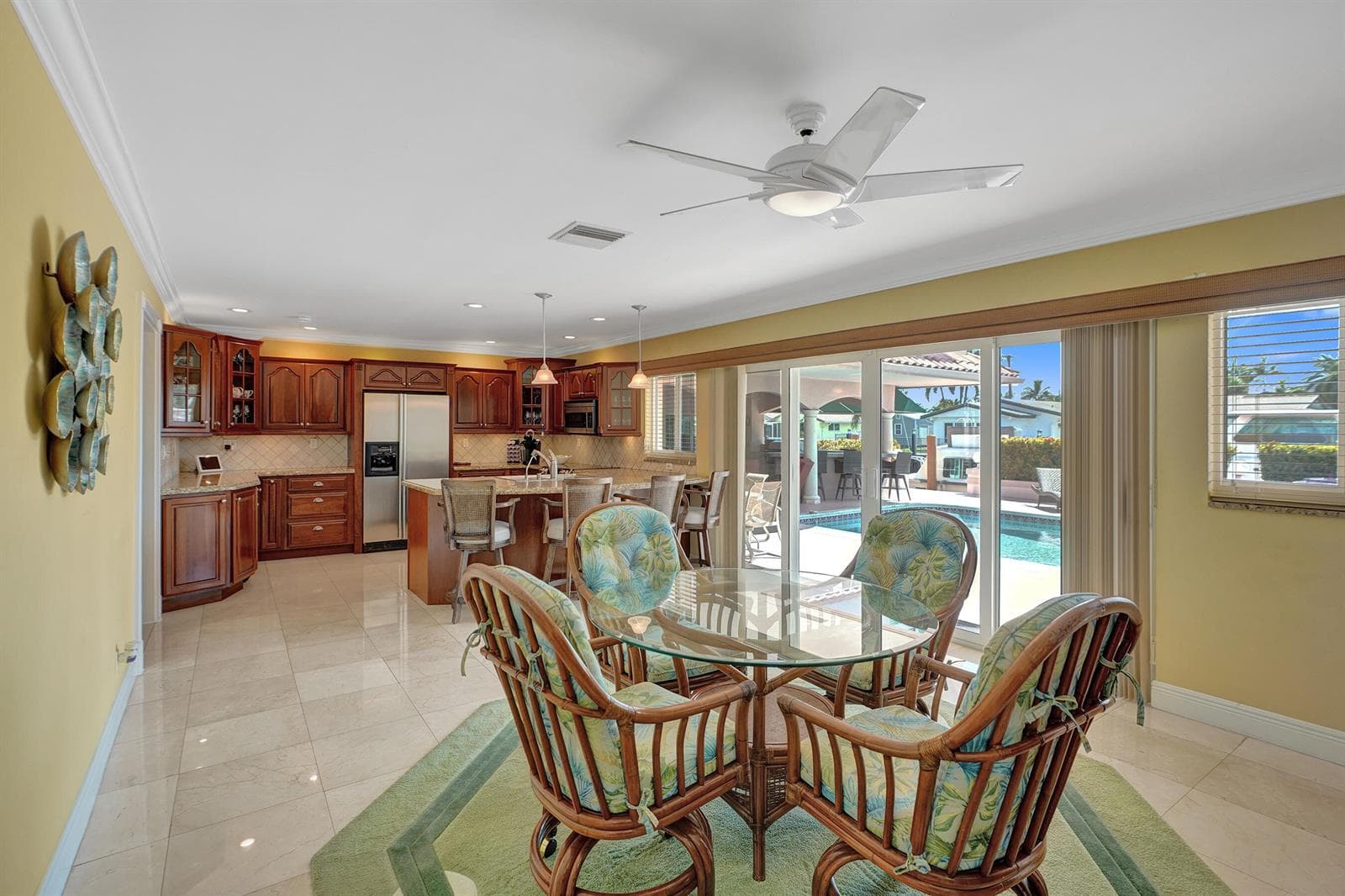5530 Bayview Dr