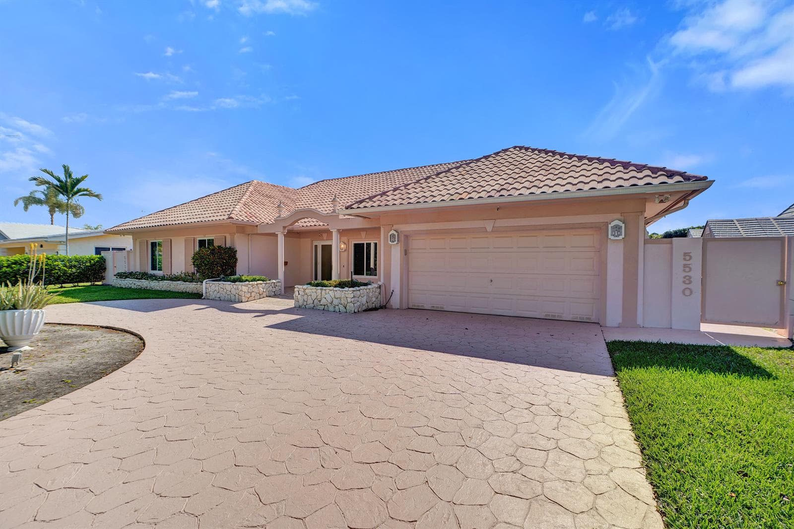 5530 Bayview Dr