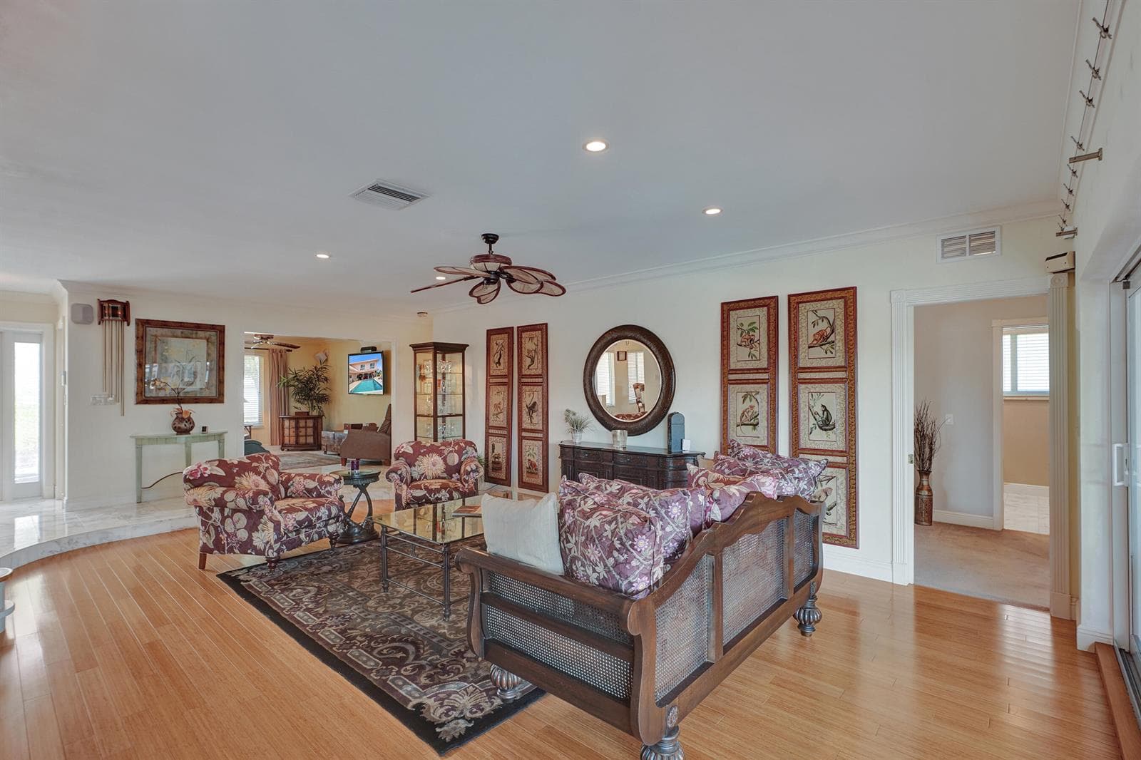 5530 Bayview Dr