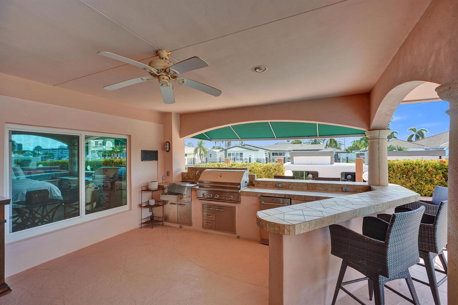 5530 Bayview Dr