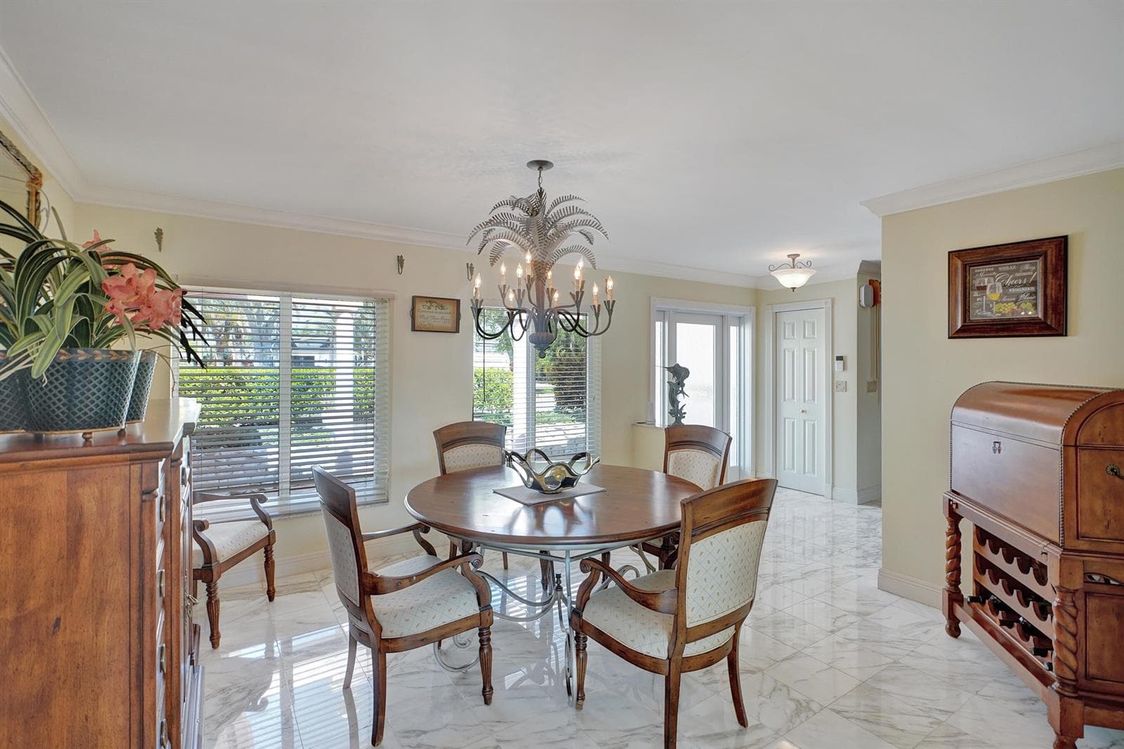 5530 Bayview Dr